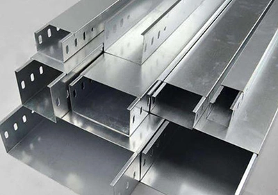 Fournisseur de chemins de câbles en auge perforée galvanisée Gi Cble Tray